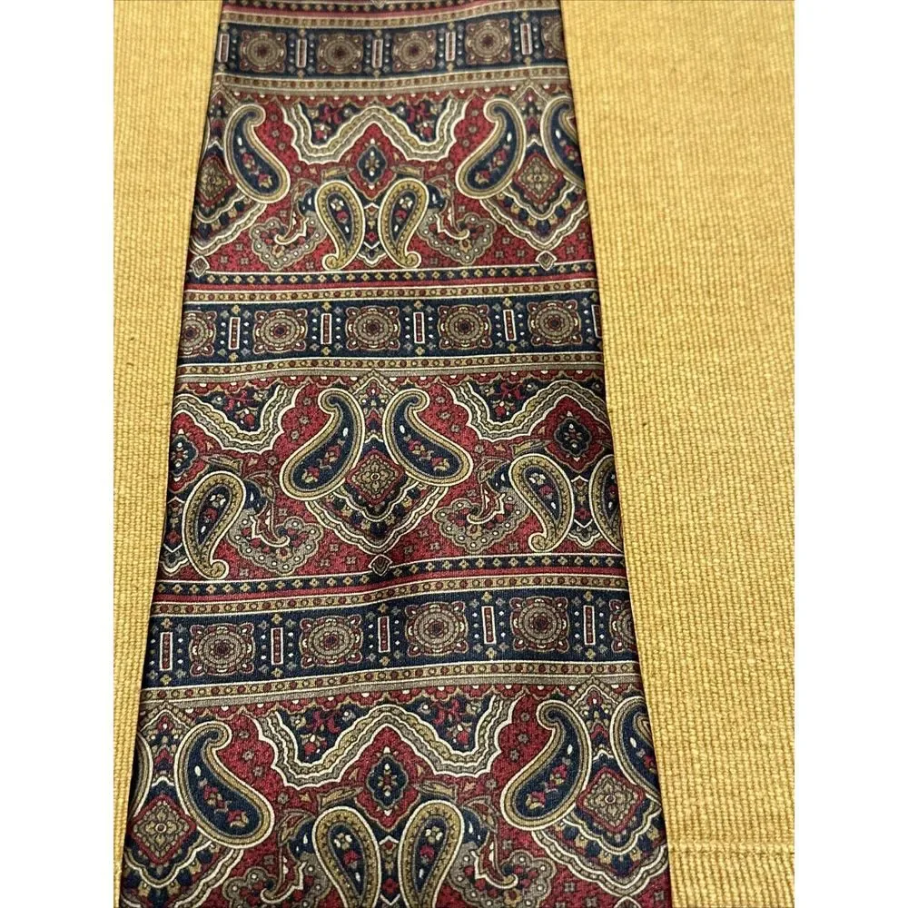 Bill Blass Men's Necktie Tie Silk Paisley Red Navy Blue Tan Made in Costa Rica‎